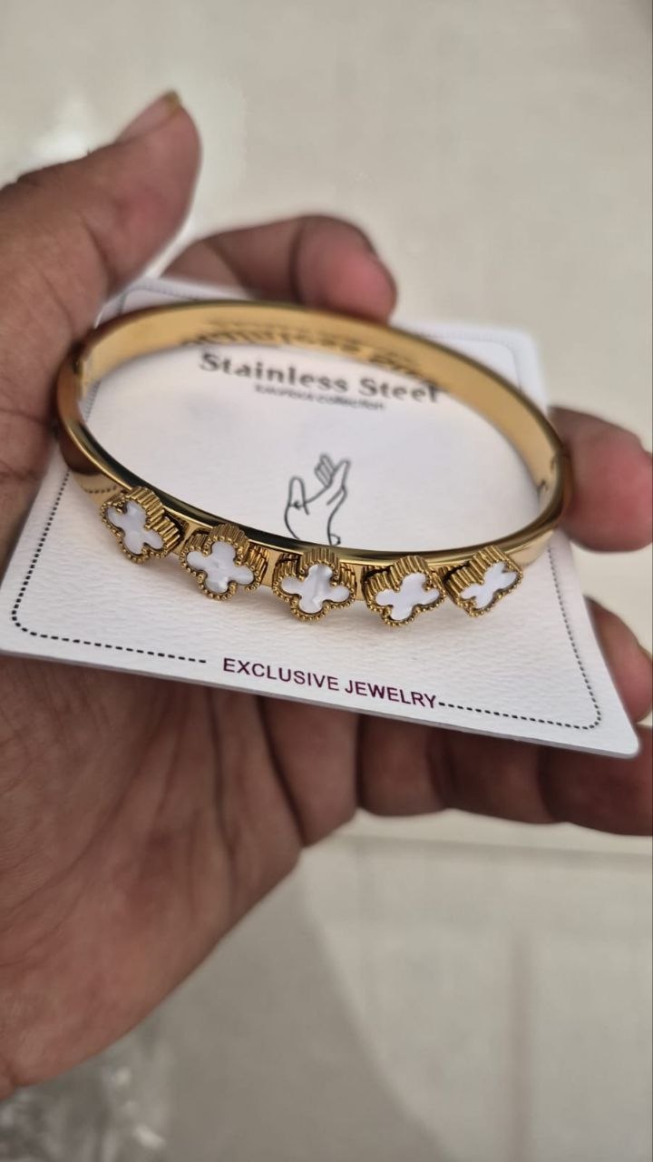 Anti Tarnish Clover Bracelet